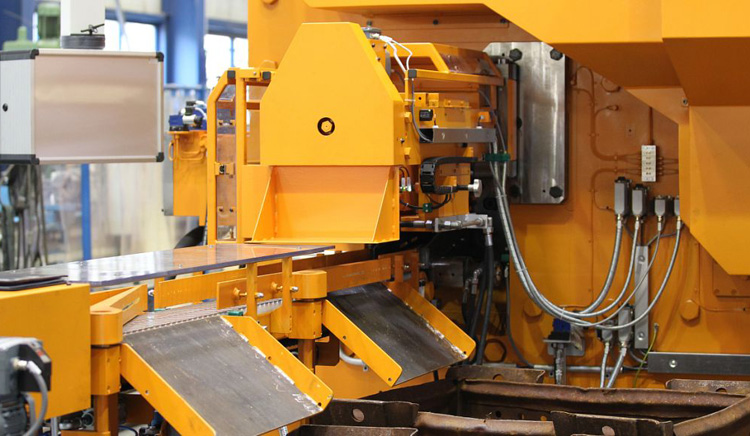 橡塑機械設(shè)備使用時應(yīng)該注意哪些問題？